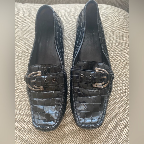 Stuart Weitzman Patent Leather Driving Loafer. Croc Embossed w/Buckle. Sz 9M - Picture 2 of 9